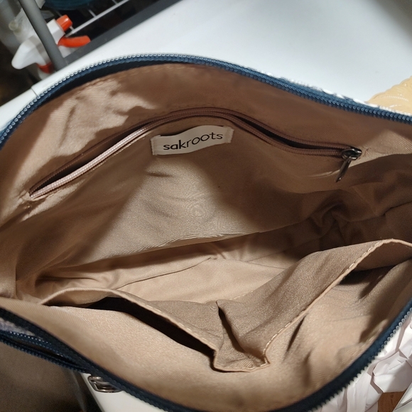 SAKROOTS Navy Spirit Desert 2 Artist Circle Crossbody Bag. New. - Picture 8 of 15